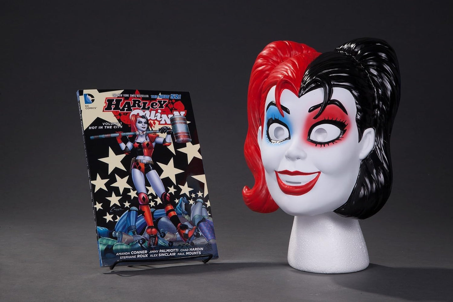 DC Comics Harley Quinn Book & Mask Set