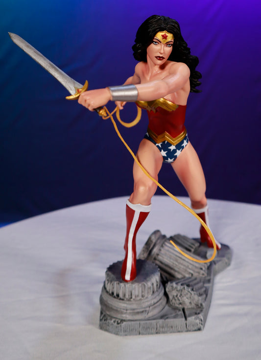 Diamond Select Toys DC Gallery Wonder Woman Lasso Comic Version PVC Figure No Box